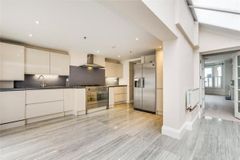 68 Harbut Road, London, Wandsworth, Greater London, SW11 2RB