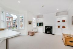 53 Parkgate Road, London, Wandsworth, Greater London, SW11 4NU