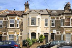 16 Harbut Road, London, Wandsworth, Greater London, SW11 2RB