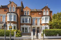 59 Clapham Common West Side, London, Wandsworth, Greater London, SW4 9AT