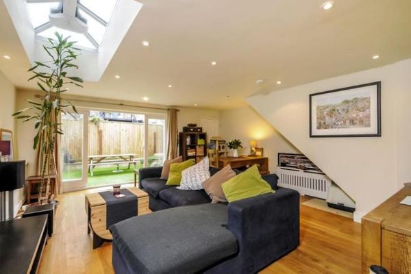 104 Latchmere Road, London, Wandsworth, Greater London, SW11 2JT