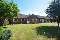 https://images.themovemarket.com/size/240x160/e05f0621-44bf-4f56-9100-50662b04ee5d/2-hawthorn-close-whixall-whitchurch-shropshire-sy13-2nd-1