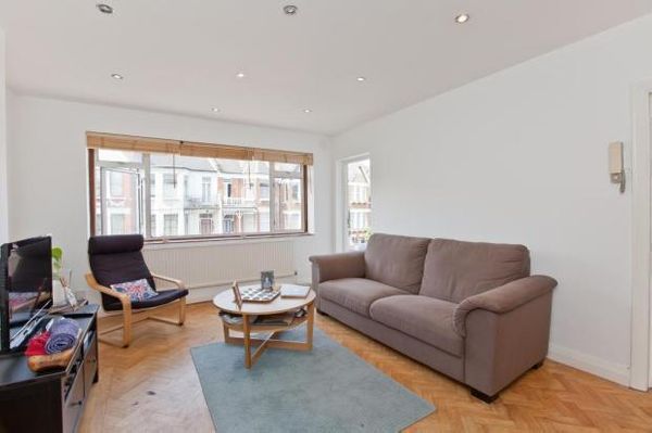 Property valuation - First Floor Flat, 47 Rosebery Gardens, London ...