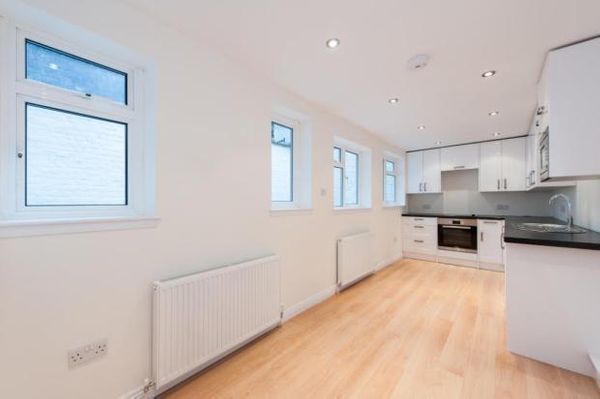 Property valuation - Basement Flat, 158 Gloucester Place, London, City ...