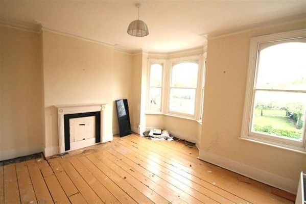 Property valuation for Top Floor Flat, 15 Oakley Place, London, Southwark,  SE1 5AD | The Move Market