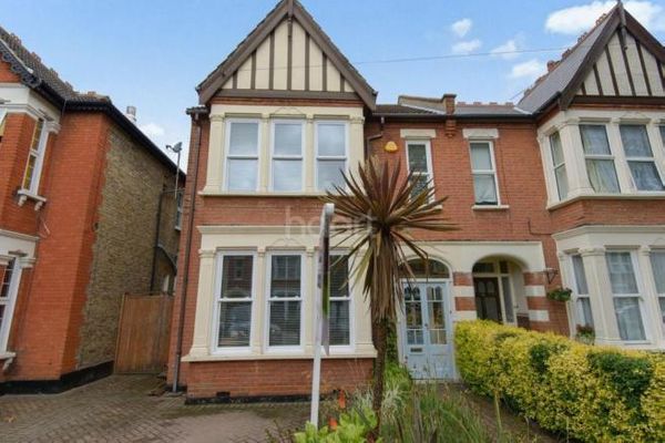 3 bedroom terraced house for sale in Valkyrie Road, Westcliff-on-sea, SS0